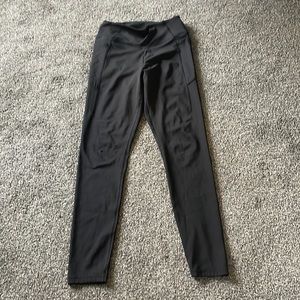 Pink active leggings has a very small hole at the knee size M